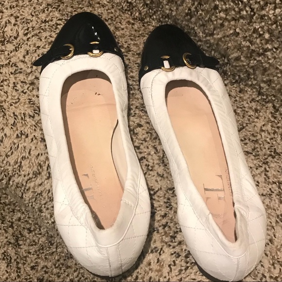AGL Black and White Flats
Gently Used
Size: 41 - Picture 1 of 3